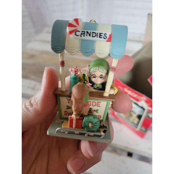 Enesco Santa's sweet Yuletide Fair ornament candies 1990 second edition - Picture 8 of 10
